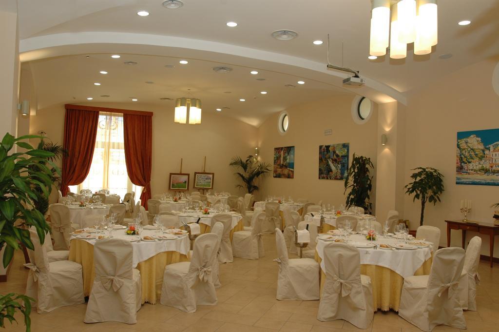 Hotel Le Cheminée Business 4*
