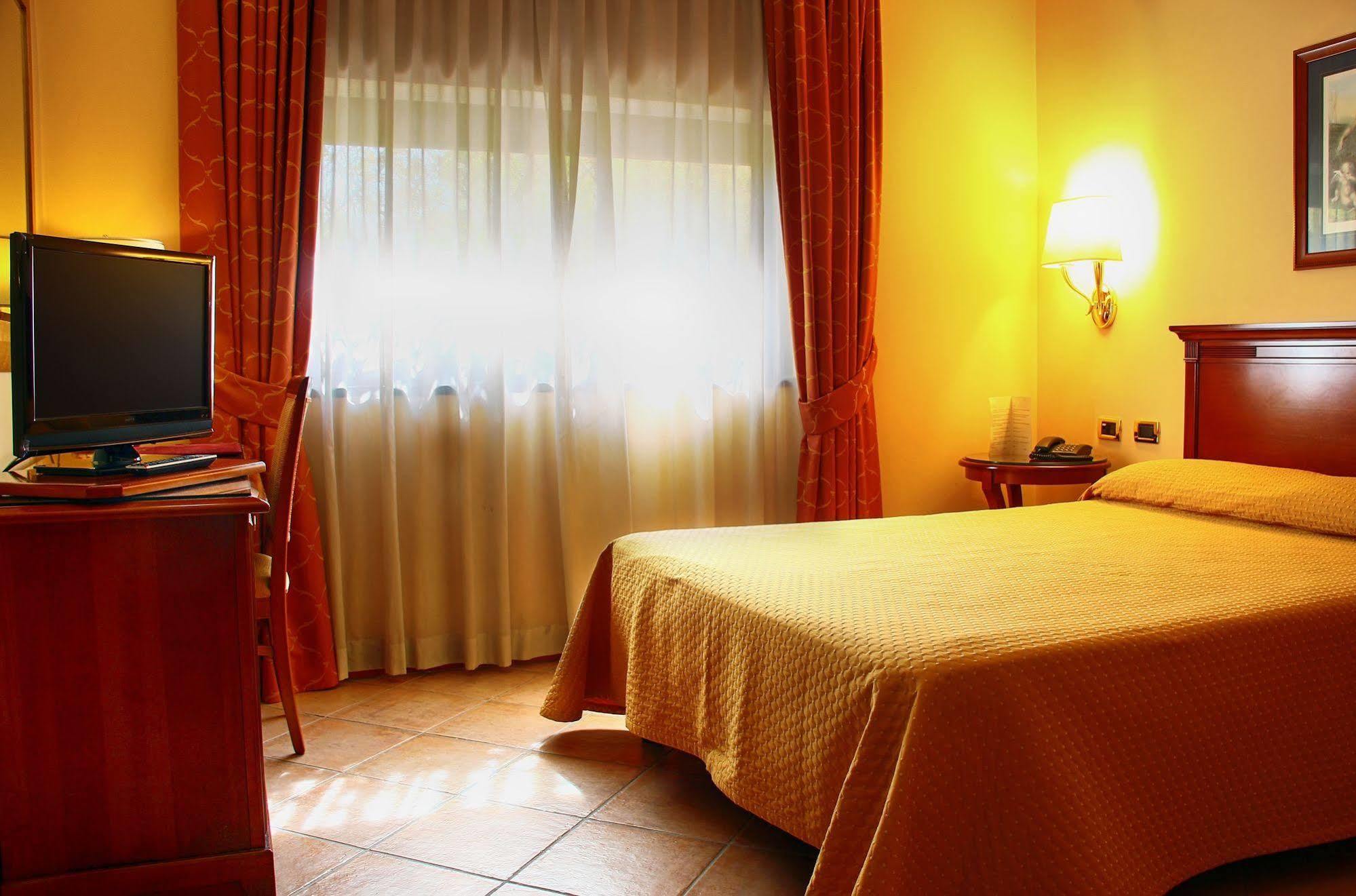 Le Cheminée Business 4* Napoli