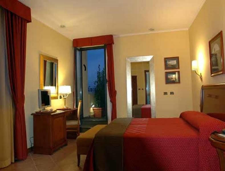 Le Cheminée Business Hotel