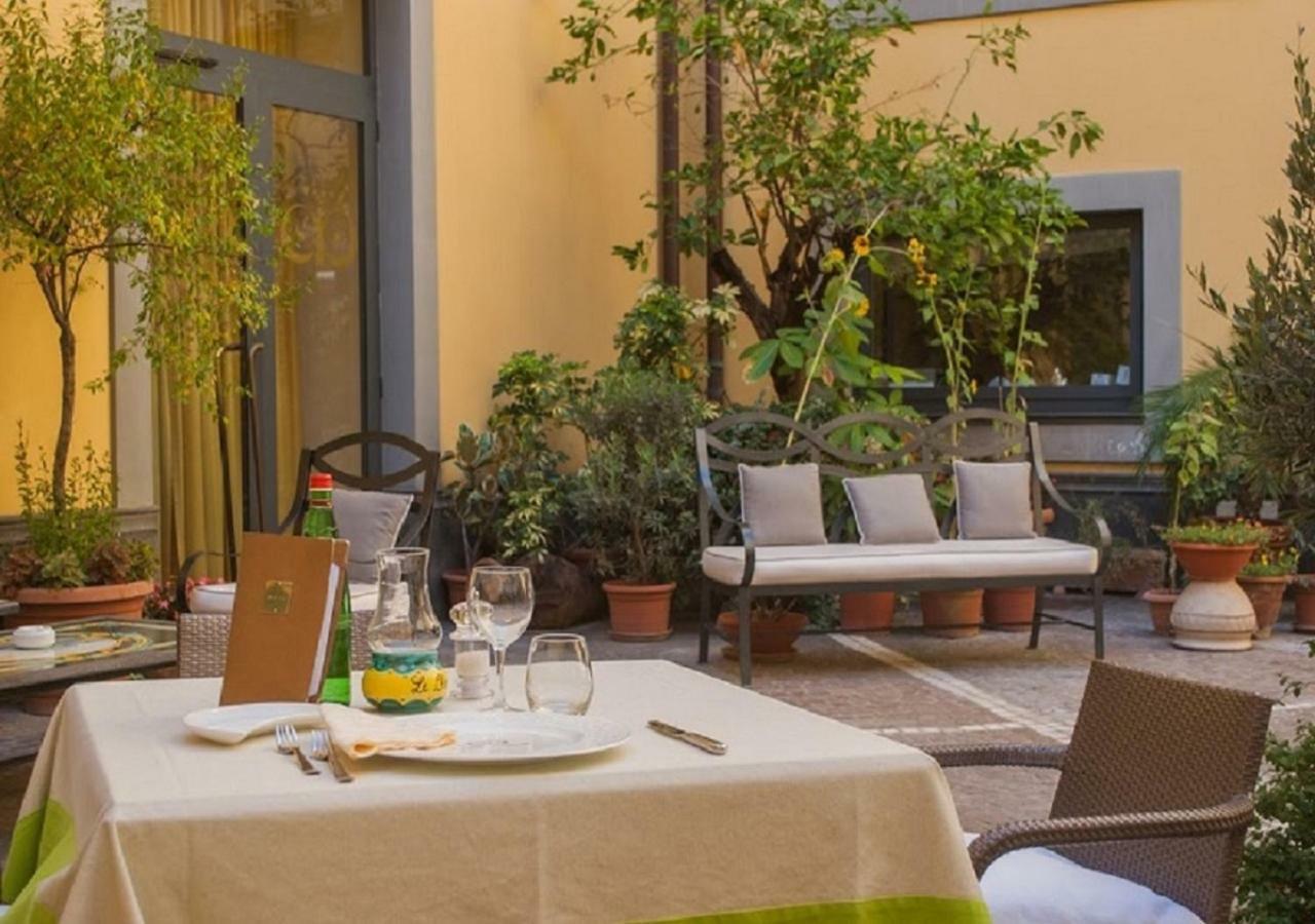 Le Cheminée Business Hotel